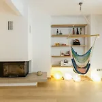 Stylish 3-Bedroom Apartment & Terrace