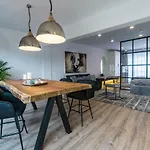Glossy Lodge