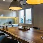 Glossy Lodge