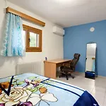 Independent Apartment In Pylaia.