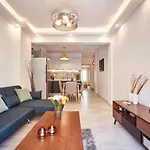F & B Collection - Flat For 4