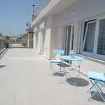 Modern Top Floor Apartment