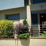 Quiet Urban Studio With Private Backyard