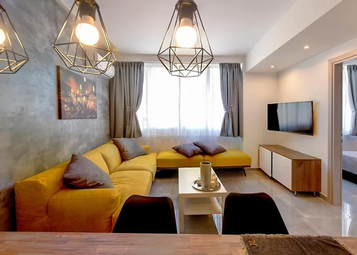 J Villara\'S Luxury Suites