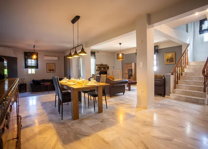 Τraditional Fully Detached Villa On A Luxurious Hillock Of Thessaloniki With Its Own Garden Also For Family & Wedding Gatherings For 10 To 25 People Only 15 Minutes From Airport