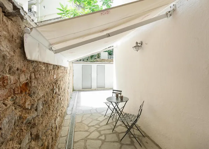 Central Apartment With Garden