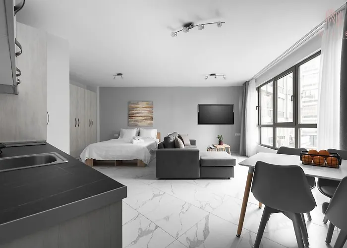 Avenue, Nilie Hospitality Mgmt
