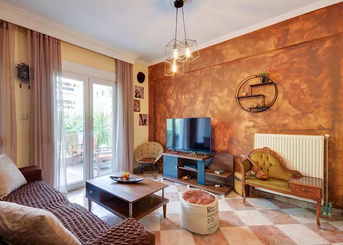 East City Living Apt - Netflix, Vesta Philoxenia