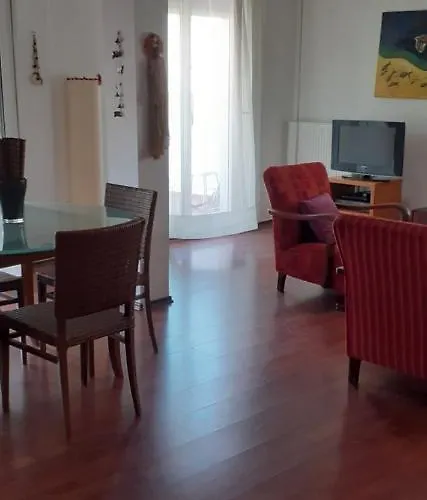 Cozy Penthouse Next To Metro Station