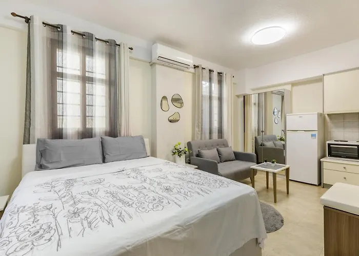 Pearl Studio Free Private Parking