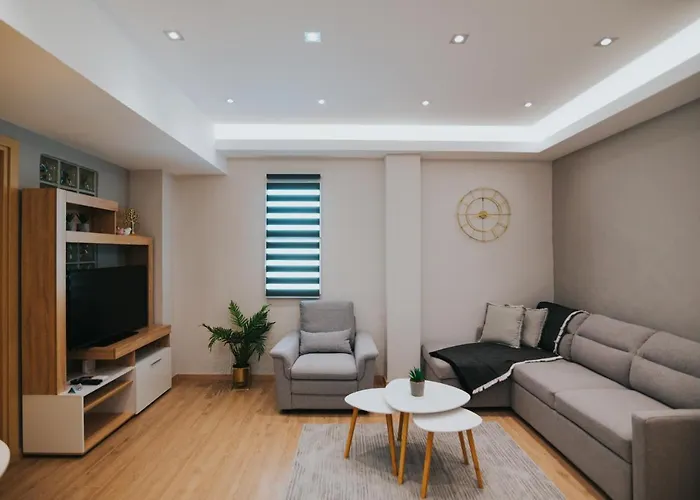 New Cozy By The Sea Apartment