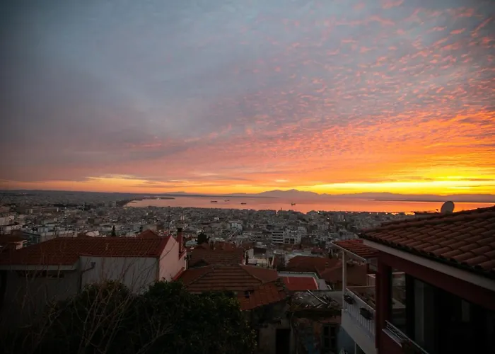 Stunning City View Apt & Parking Space At Old Town