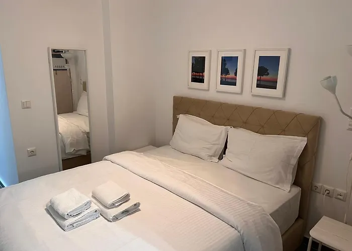 Small Budget Diamond Apartment In Agias Sofias.