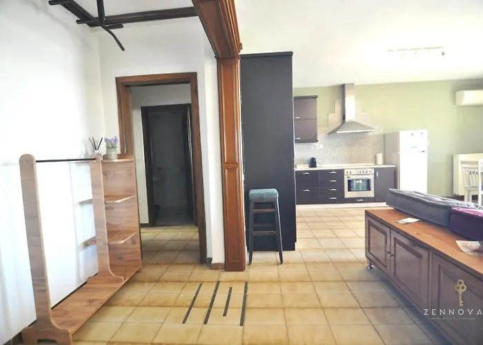 Zennova #80 Kastra Apartment
