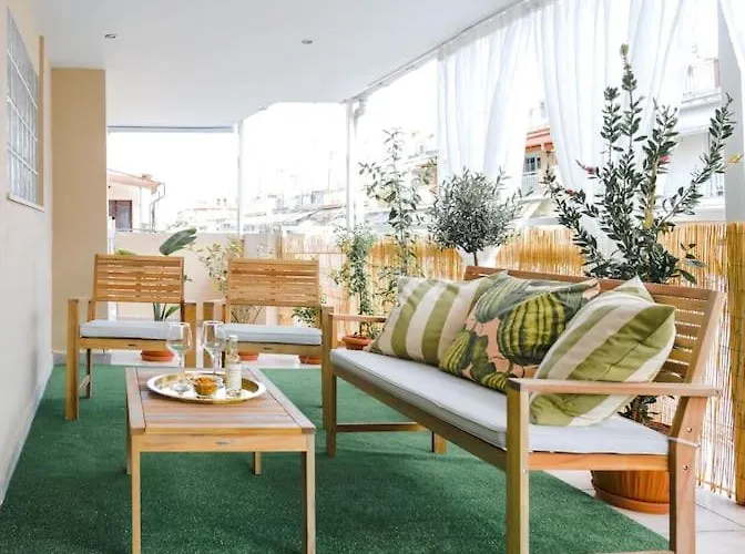 Flowery Penthouse In City Centre Of Thessaloniki