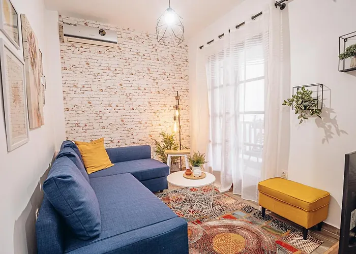 Retro Boutique Apt W Balcony In Historical Area