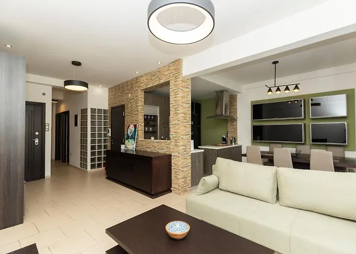 Delmare Kram Vee Apartment