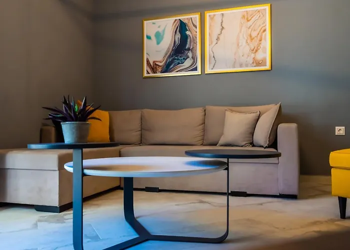 Cozy Modern Apartment Inside The City Center