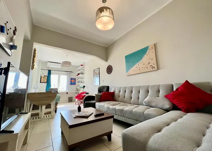 City Center/Navarinou Modern Apt. With Queen Bed