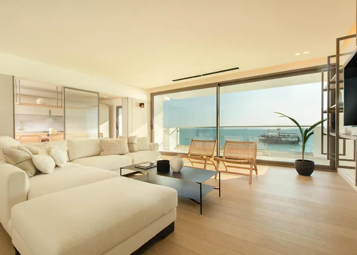 F & B Collection - Luxury Seafront 2 Bedroom Apartment