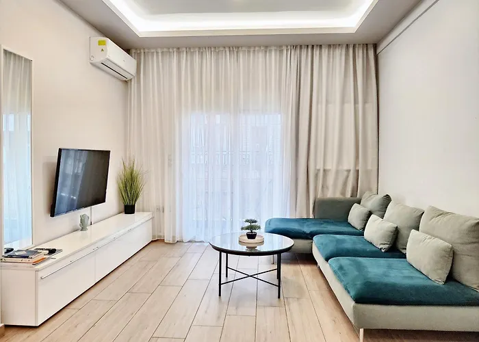 City Center Apartment With A Modern Breeze