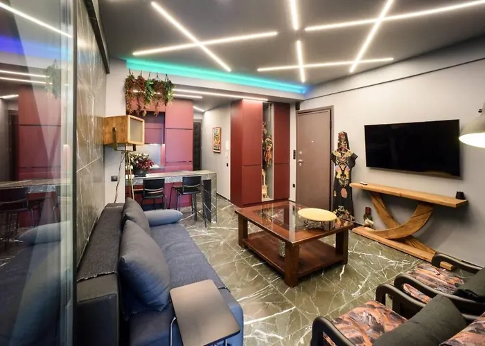 Luxury Apt For Friends & Family, At Mitropoleos