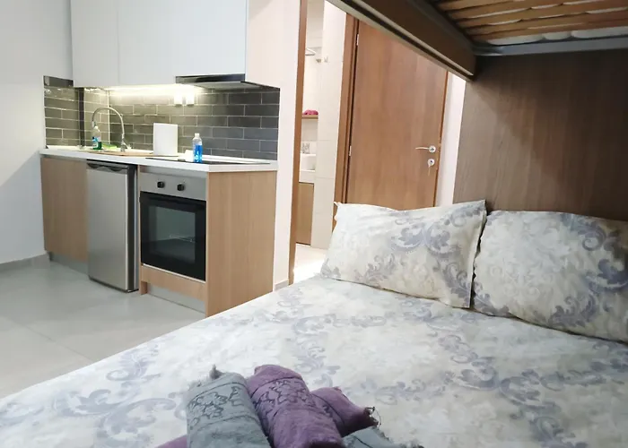 Ibis Studio Close To Aristotelous Square