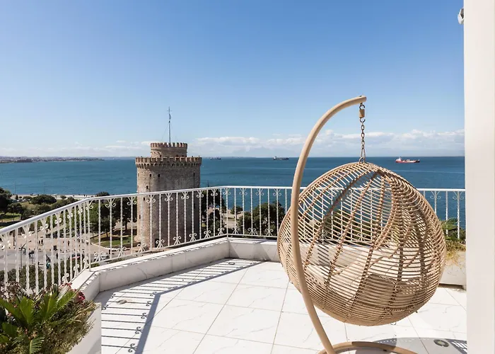Aria, Lux Seafront Apt With White Tower View