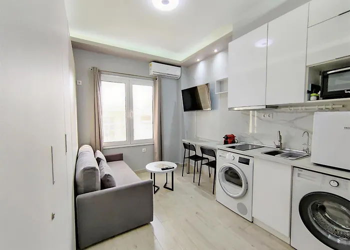 Pretty Petitie Fully Equipped City Center Studio