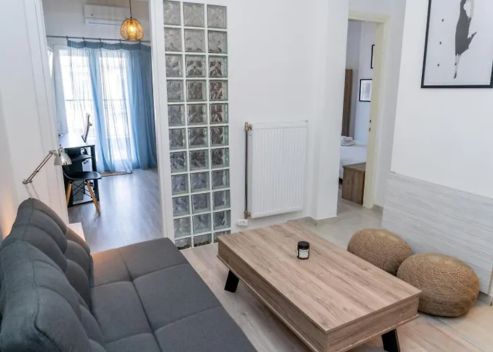 Kosmos Service Apartment Near Turkish Consulat And Saint Dimitrious Church With Additional Cost Parking