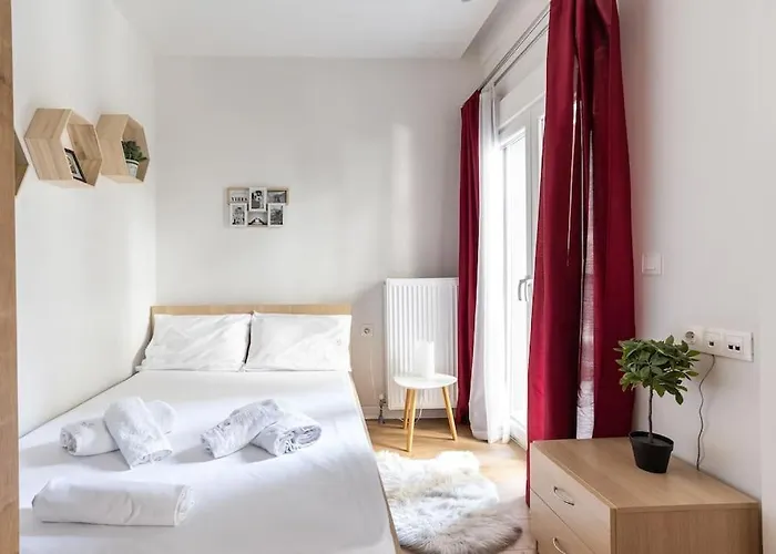 Red Velvet Apt Near City Centre