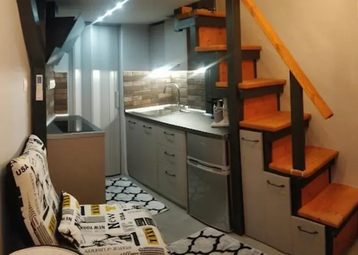 Youth Loft In Ano Poli