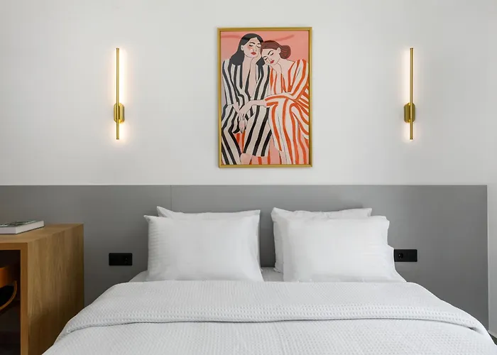 Lyon Suite By Alchemia Parking