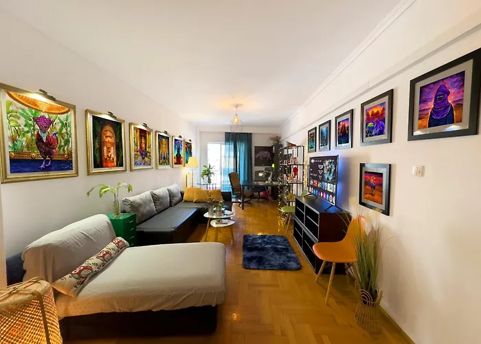 Spacious Artistic Flat With Private Parking