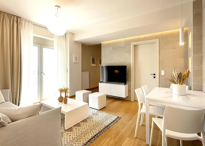 Serene City-Center Penthouse In Prominent Location