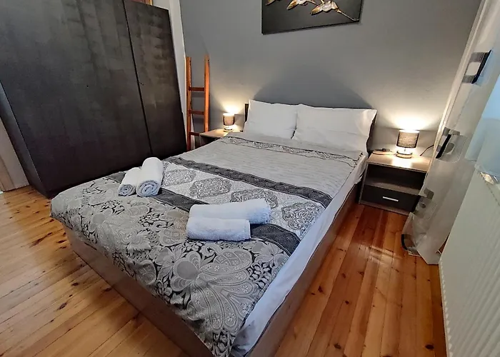 Cozy City Center Apartment