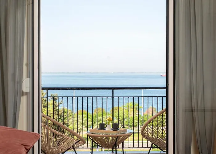 Houseloft Seaside Getaway