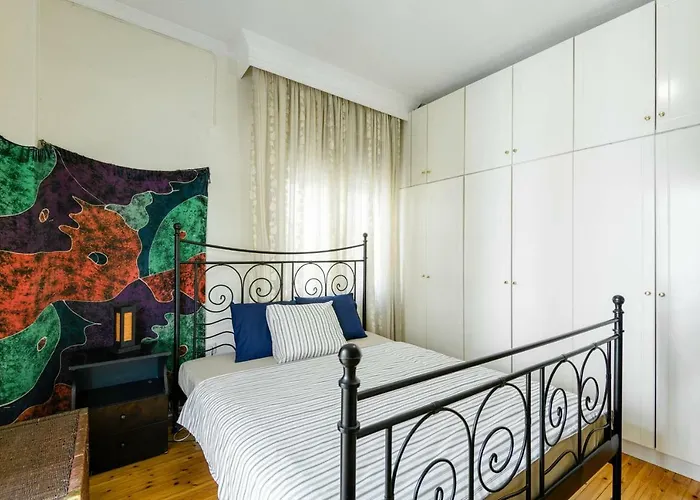 Cozy And Bright Apartment In The Heart Of The City