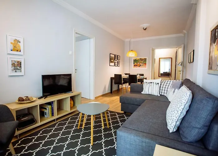 Luxurious & Modern | Walk Everywhere | 5★ Amenities