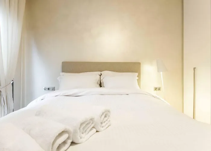 Stylish 3-Bedroom Apartment & Terrace