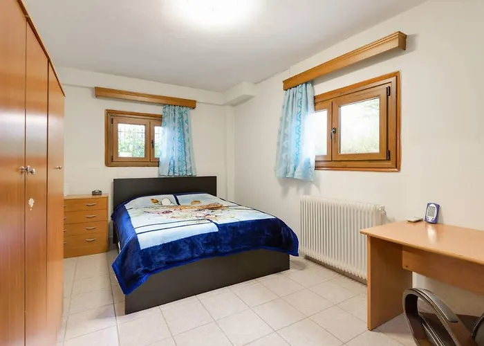 Independent Apartment In Pylaia.
