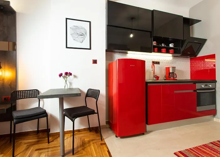 Downtown Luxury Boutique Suites : The Red Suite