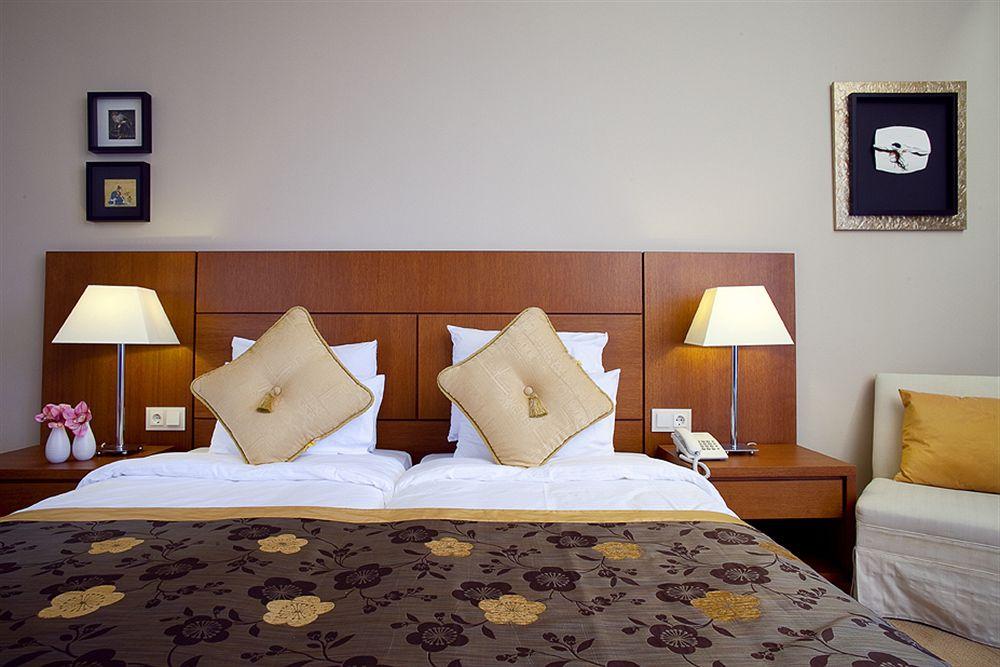 Hotel Nepheli 4*