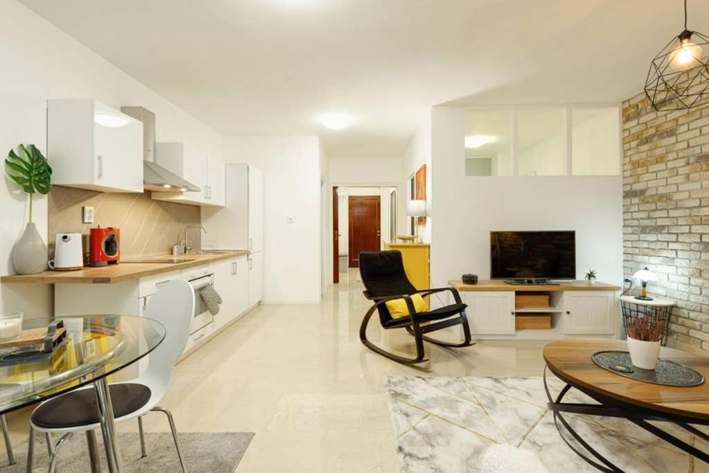 Spacious Stylish Up To 4ppl Close To Centre Tessalónica