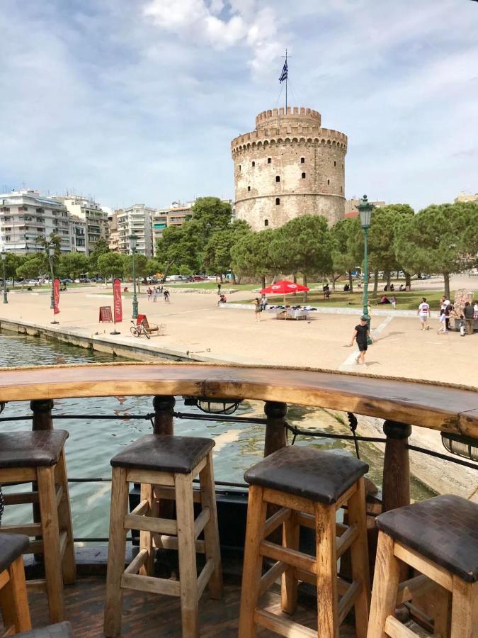 2bd- Perfect Location With Square View Thessaloniki
