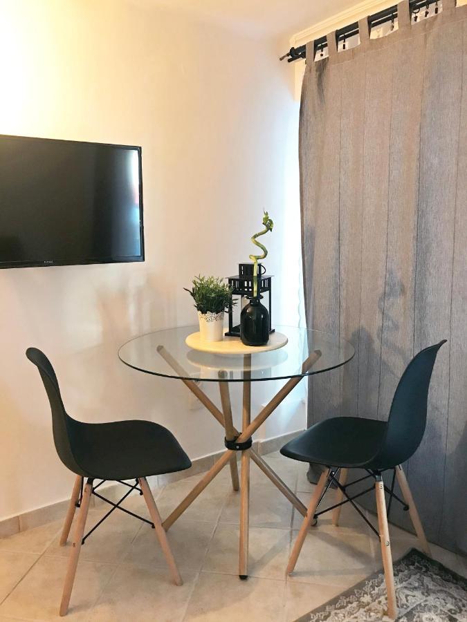 Loui Navarinou Comfy Apartment *