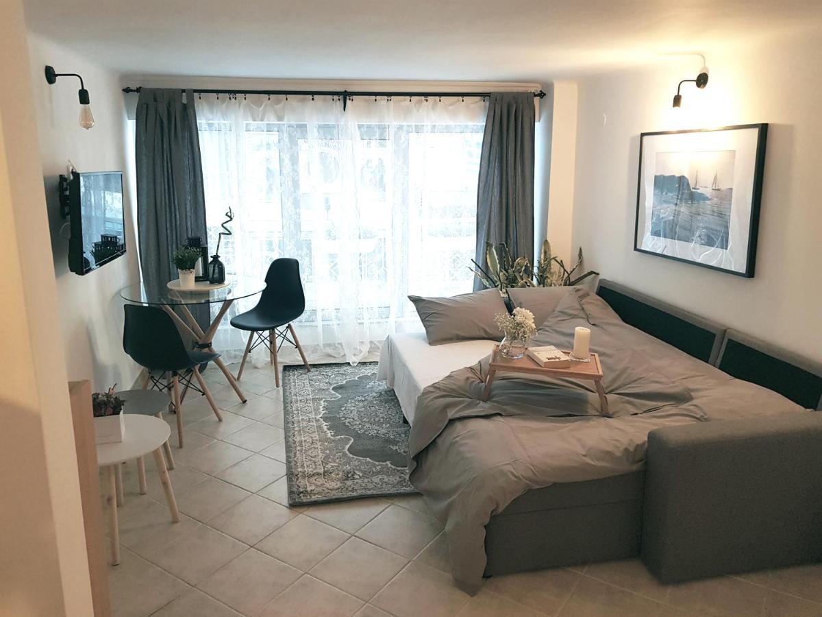 Loui Navarinou Comfy Apartment *