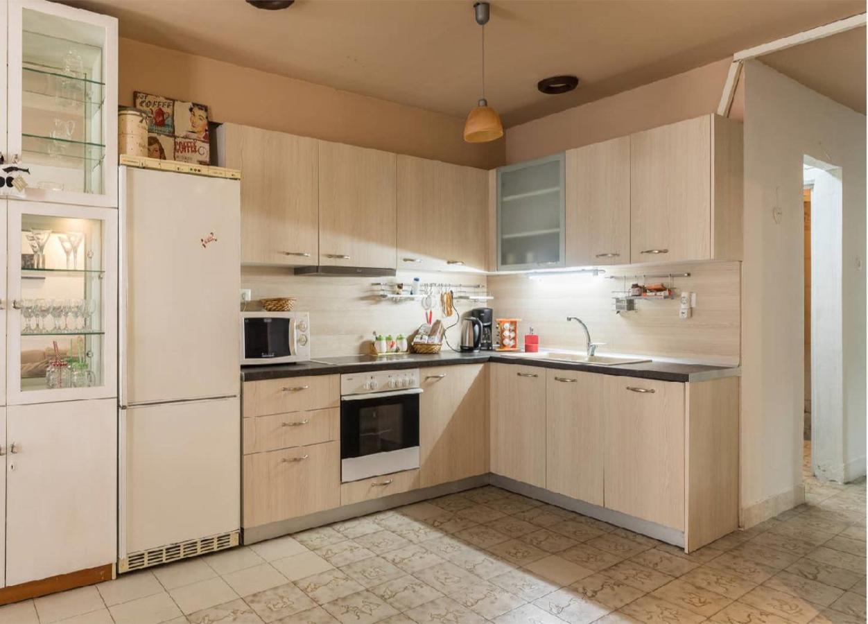 Apartment 2bd- Perfect Location With Square View