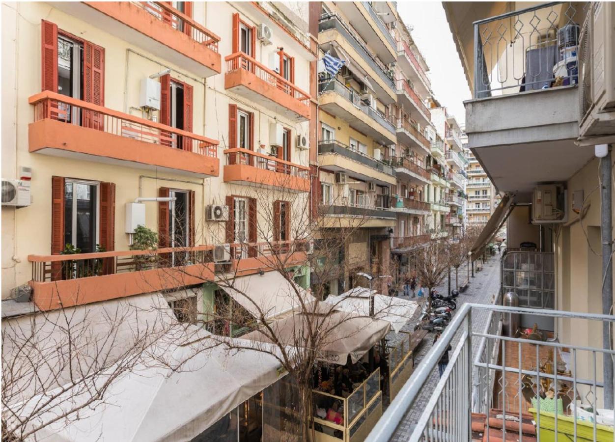 2bd- Perfect Location With Square View Apartment