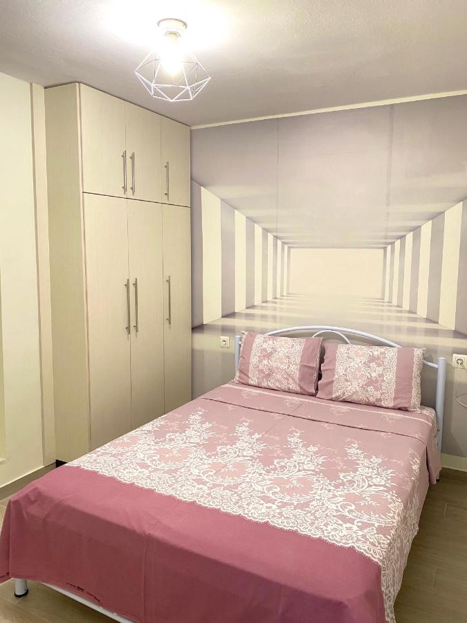 La Petite Maison Nicole Selanik